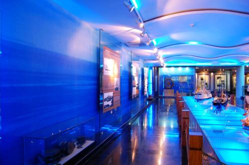 141.jpg 成都展厅设计中灯光技巧有哪些